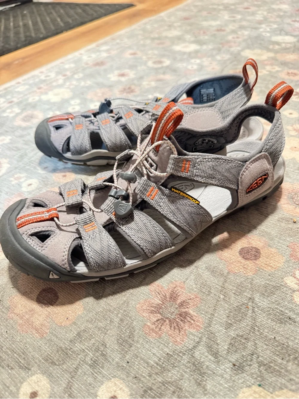 Men’s Keen Clearwater CNX Trekking sandals size 9
